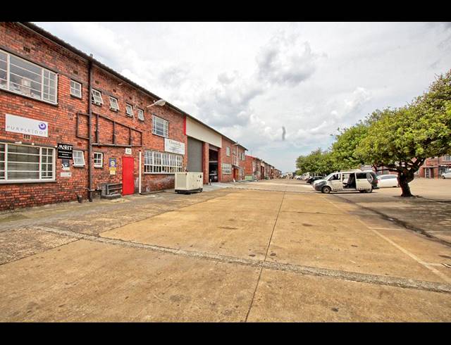 710.50M² WAREHOUSE TO LET IN ROBERTVILLE